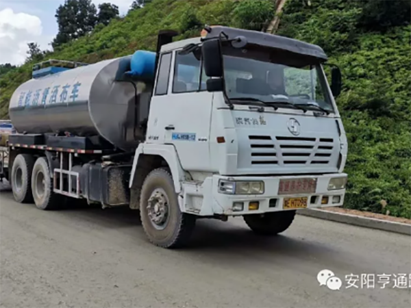 我公司廣東河惠莞項(xiàng)目透層、封層試驗(yàn)段完成